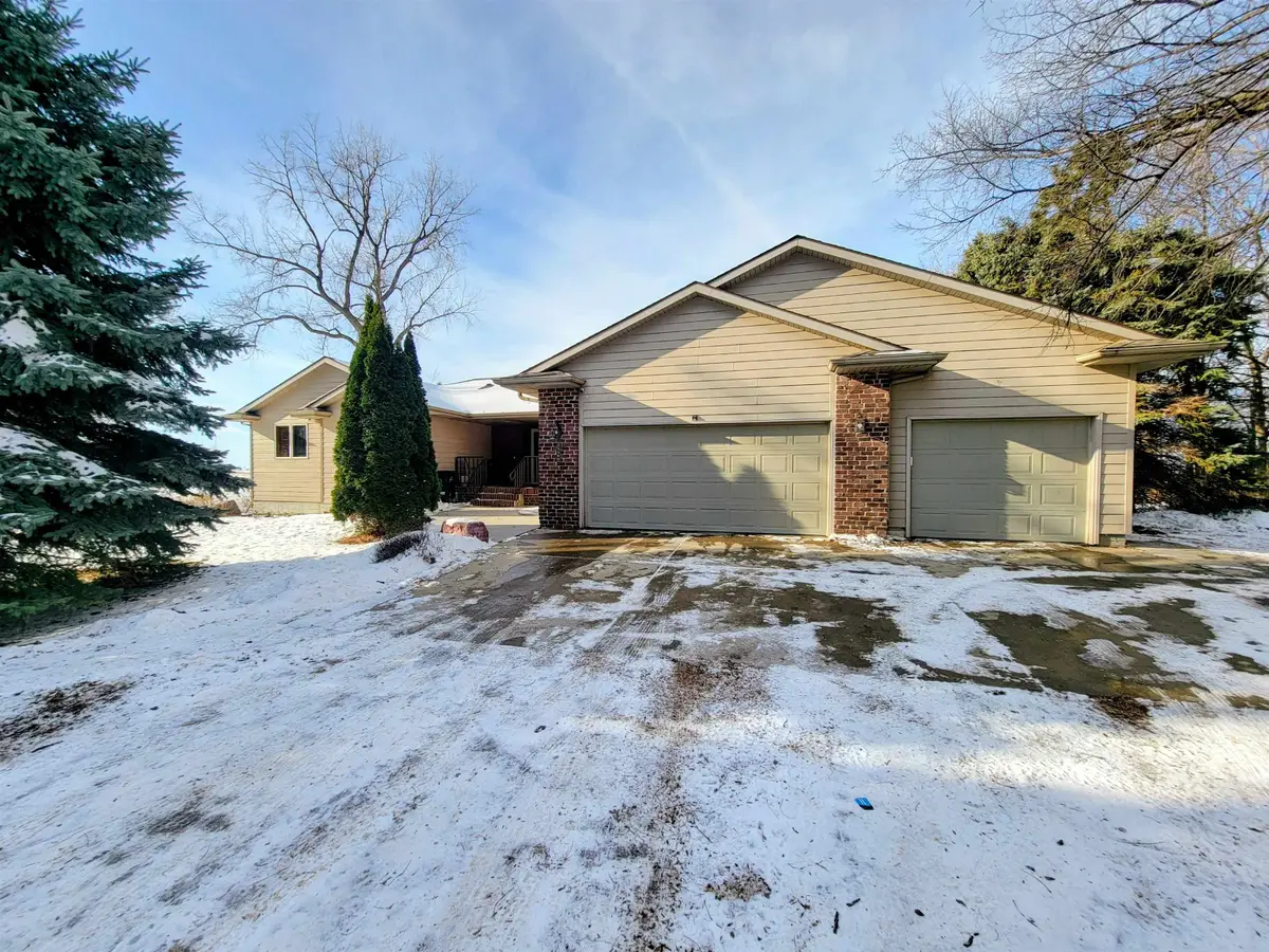 25569 470th Ave Ave, Crooks, SD 57020 - #1