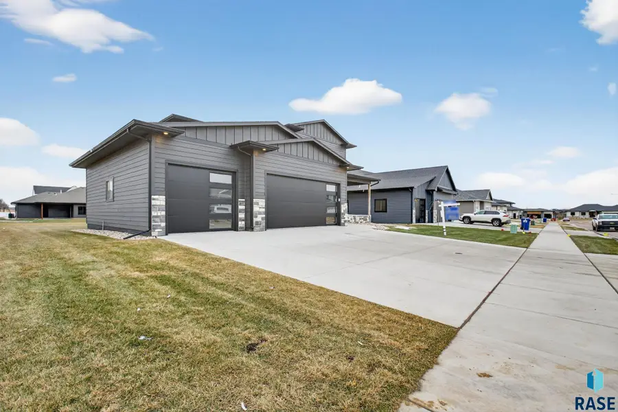 5411 W Patriot St, Sioux Falls, SD 57107 - #2