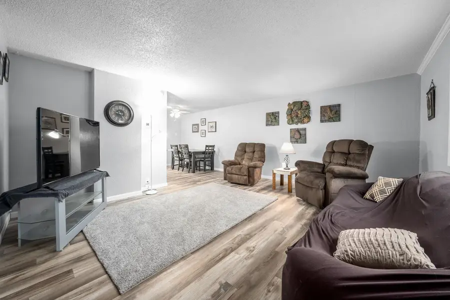 101 N Pipestone St #4, Brandon, SD 57005 - #3