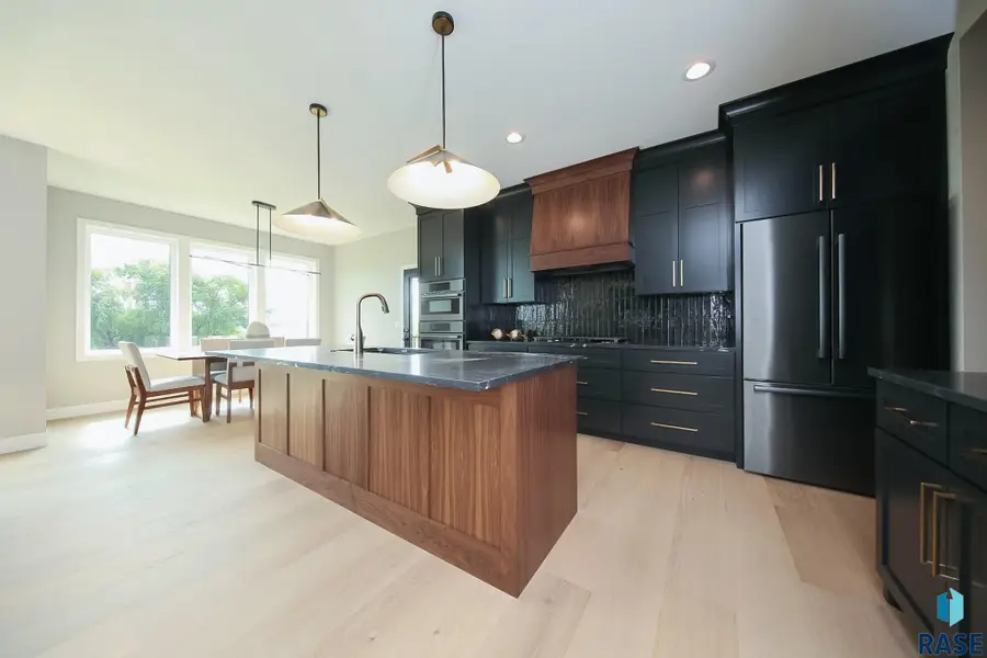 1005 S Haley Ave, Brandon, SD 57005 - #2