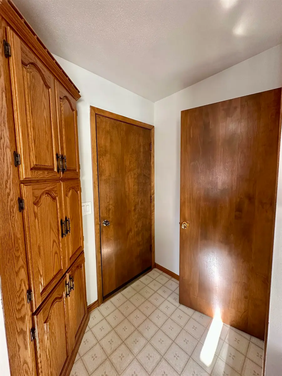 210 E Oakland Ave, Luverne, MN 56156 - #2