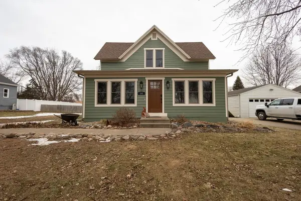 102 S Vandemark Ave, Hartford, SD 57033