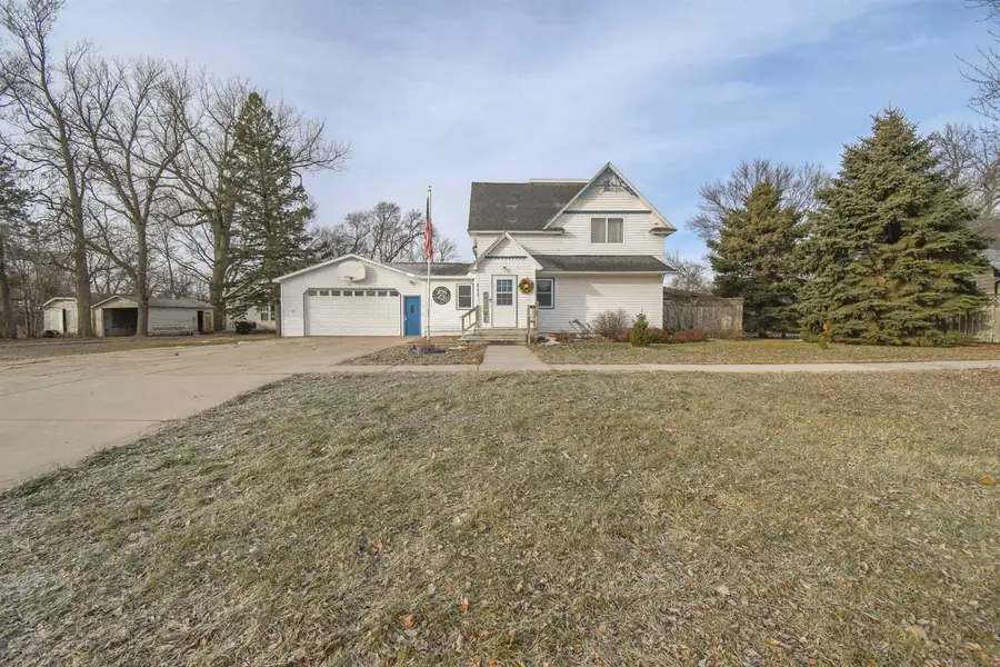 211 N 4th St, Canistota, SD 57012 - #3