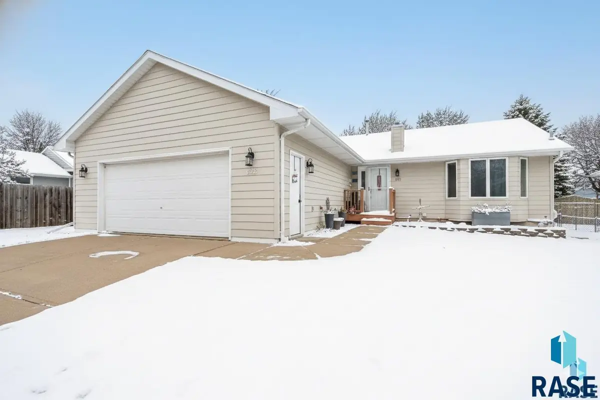 908 S Blaine St, Lennox, SD 57039 - #1