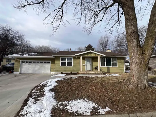1009 N Elm St, Luverne, MN 56156