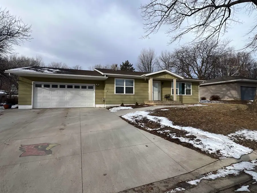 1009 N Elm St, Luverne, MN 56156 - #2