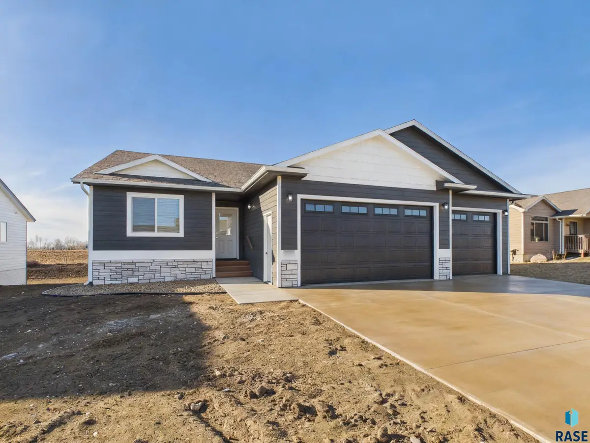 1011 Greyhawk Ct, Harrisburg, SD 57032 - #1