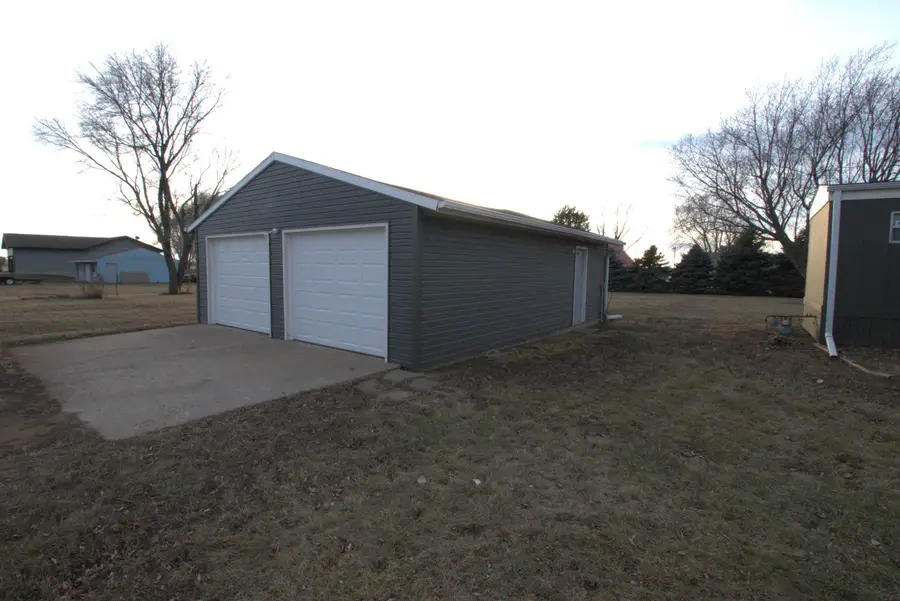 303 S Maple St, Worthing, SD 57077 - #3