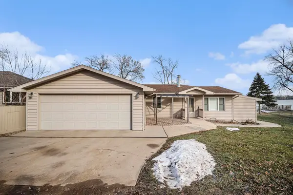 46254 W Shore Pl, Hartford, SD 57033