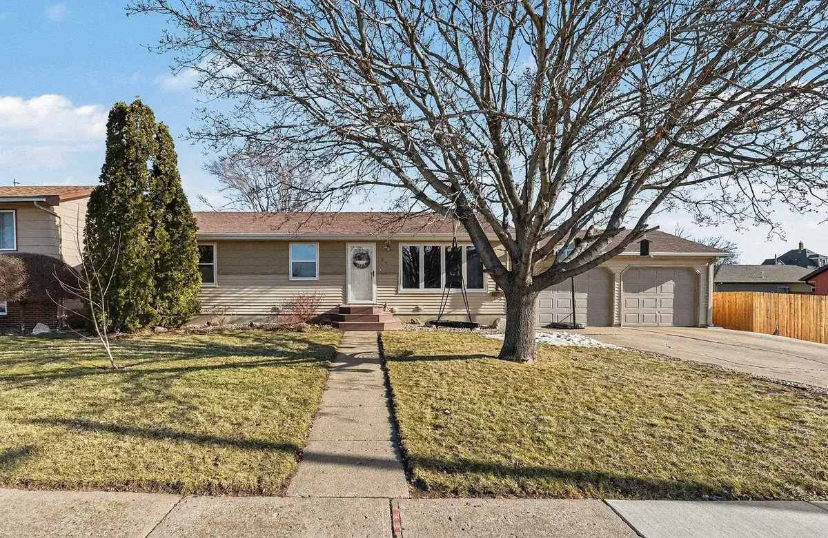 418 N Union Ave, Madison, SD 57042 - #1