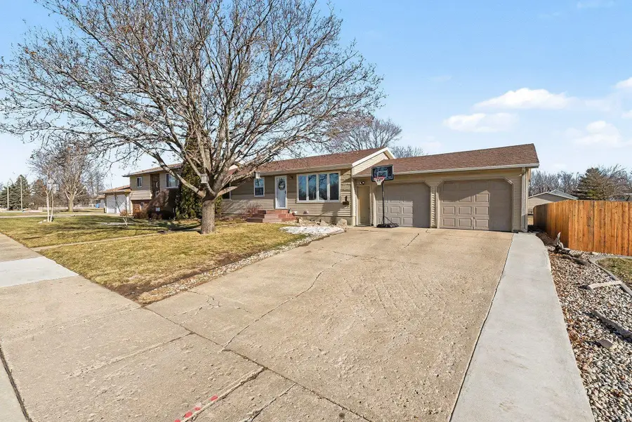 418 N Union Ave, Madison, SD 57042 - #2