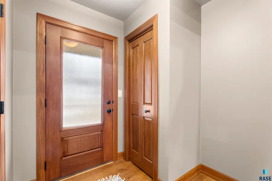 925 S Jay Cir, Sioux Falls, SD 57103 - #3