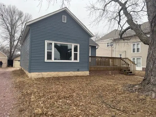 916 W 10th St, Sioux Falls, SD 57104 - #2