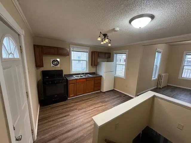 916 W 10th St, Sioux Falls, SD 57104 - #3