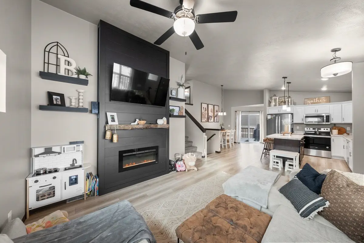 625 N Summit Ave, Tea, SD 57064 - #1