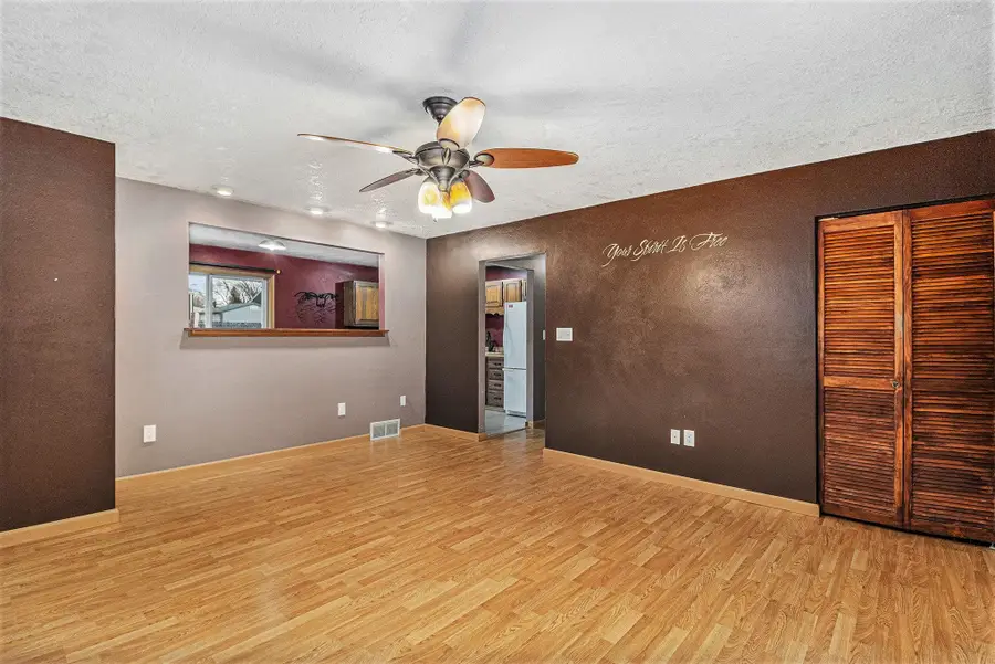 2904 E 21st St, Sioux Falls, SD 57103 - #3