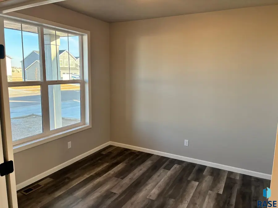 2809 S Copper Creek Ave, Sioux Falls, SD 57110 - #3