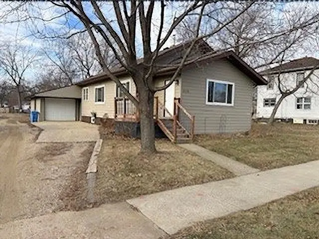 215 N Union Ave, Madison, SD 57042 - #1