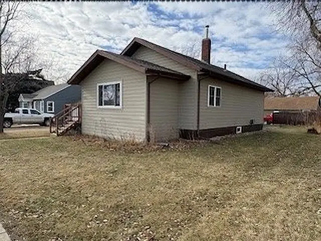 215 N Union Ave, Madison, SD 57042 - #2