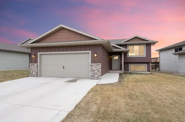 2909 S Lana Dr, Sioux Falls, SD 57106