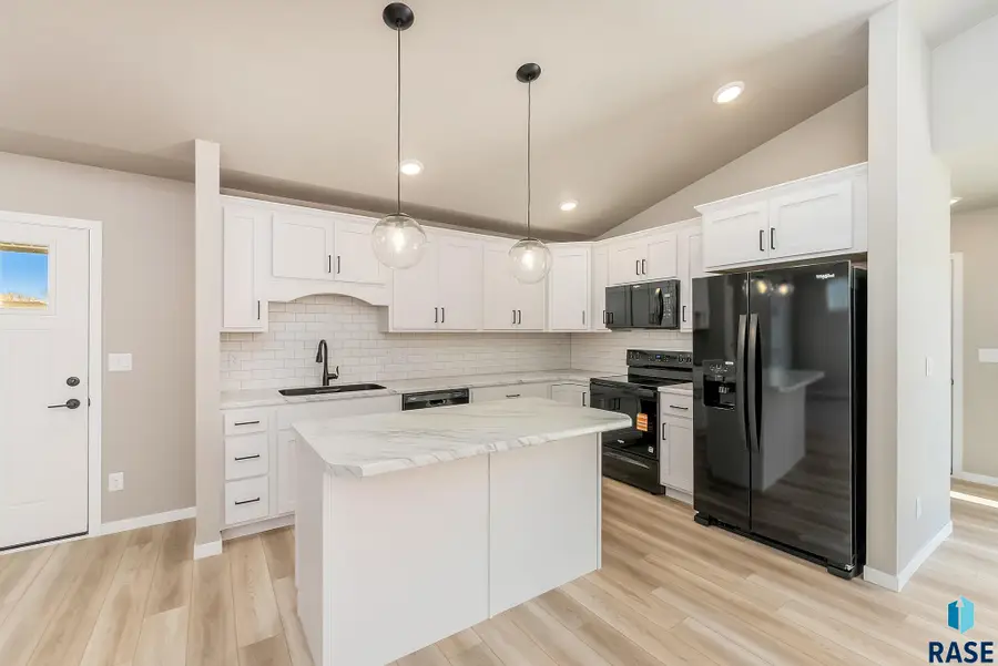 1025 E Fannings St, Tea, SD 57064 - #2