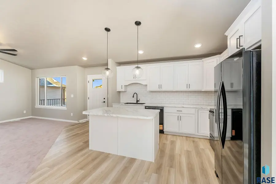 1025 E Fannings St, Tea, SD 57064 - #3