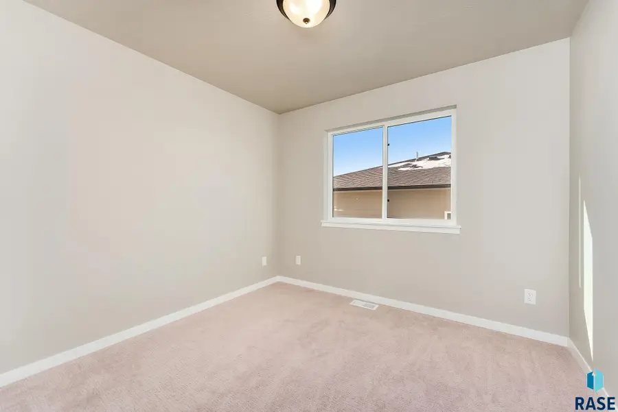 1030 E Fannings St, Tea, SD 57064 - #2