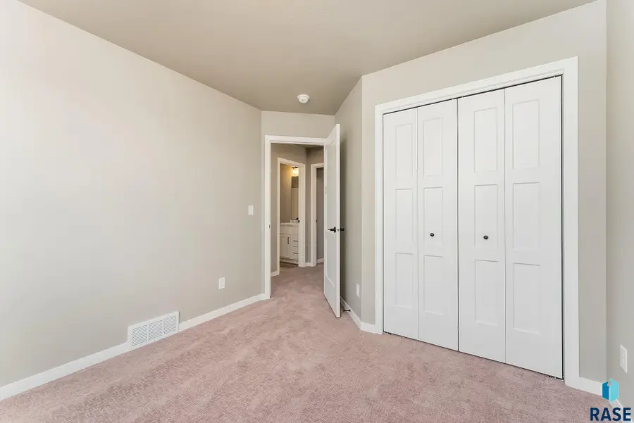 1030 E Fannings St, Tea, SD 57064 - #3