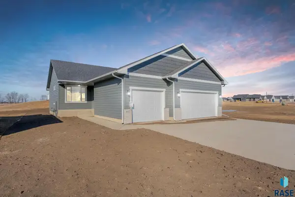 617 N Juniper St, Lennox, SD 57039