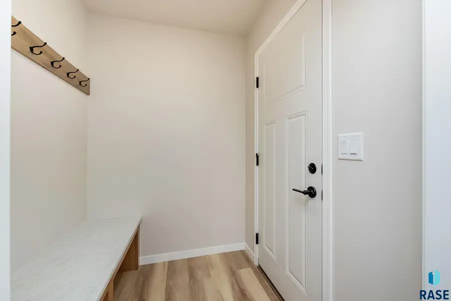 617 N Juniper St, Lennox, SD 57039 - #3