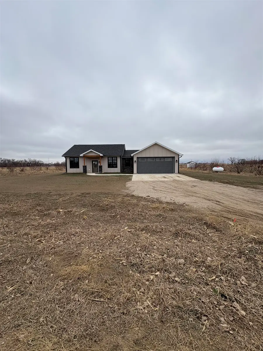336 Purdue St, Vermillion, SD 57069 - #3