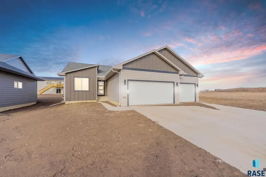 905 N Independent St, Lennox, SD 57039 - #2