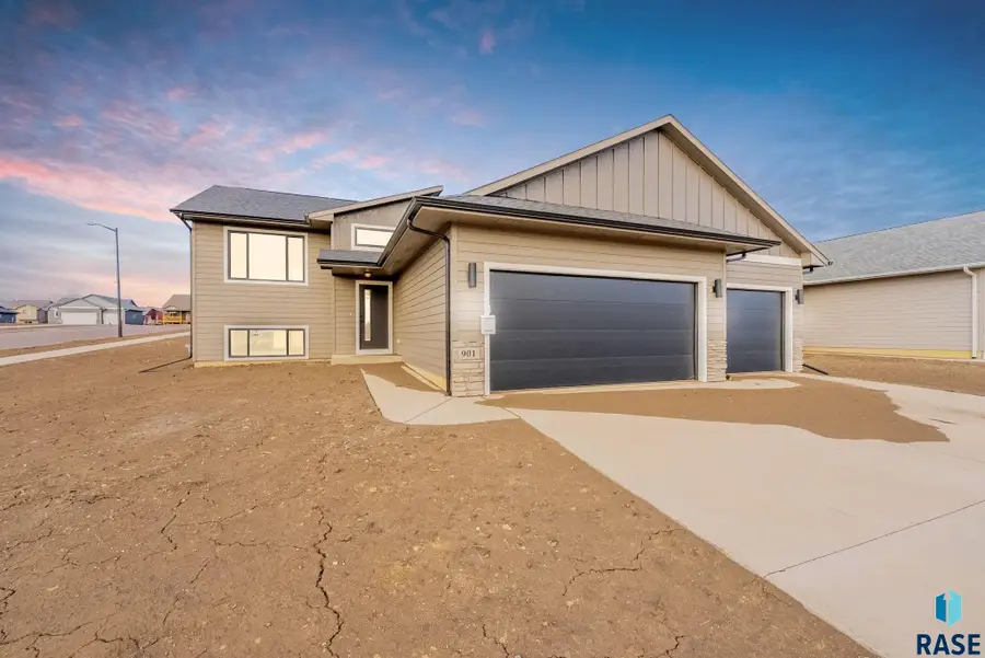 901 N Independent St, Lennox, SD 57039 - #2