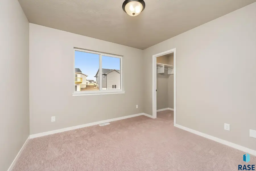 901 N Independent St, Lennox, SD 57039 - #3