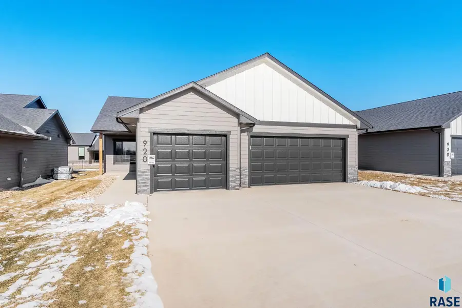 920 E Dutch St, Tea, SD 57064 - #2