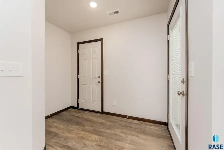 6133 S Bison Pl, Sioux Falls, SD 57108 - #3