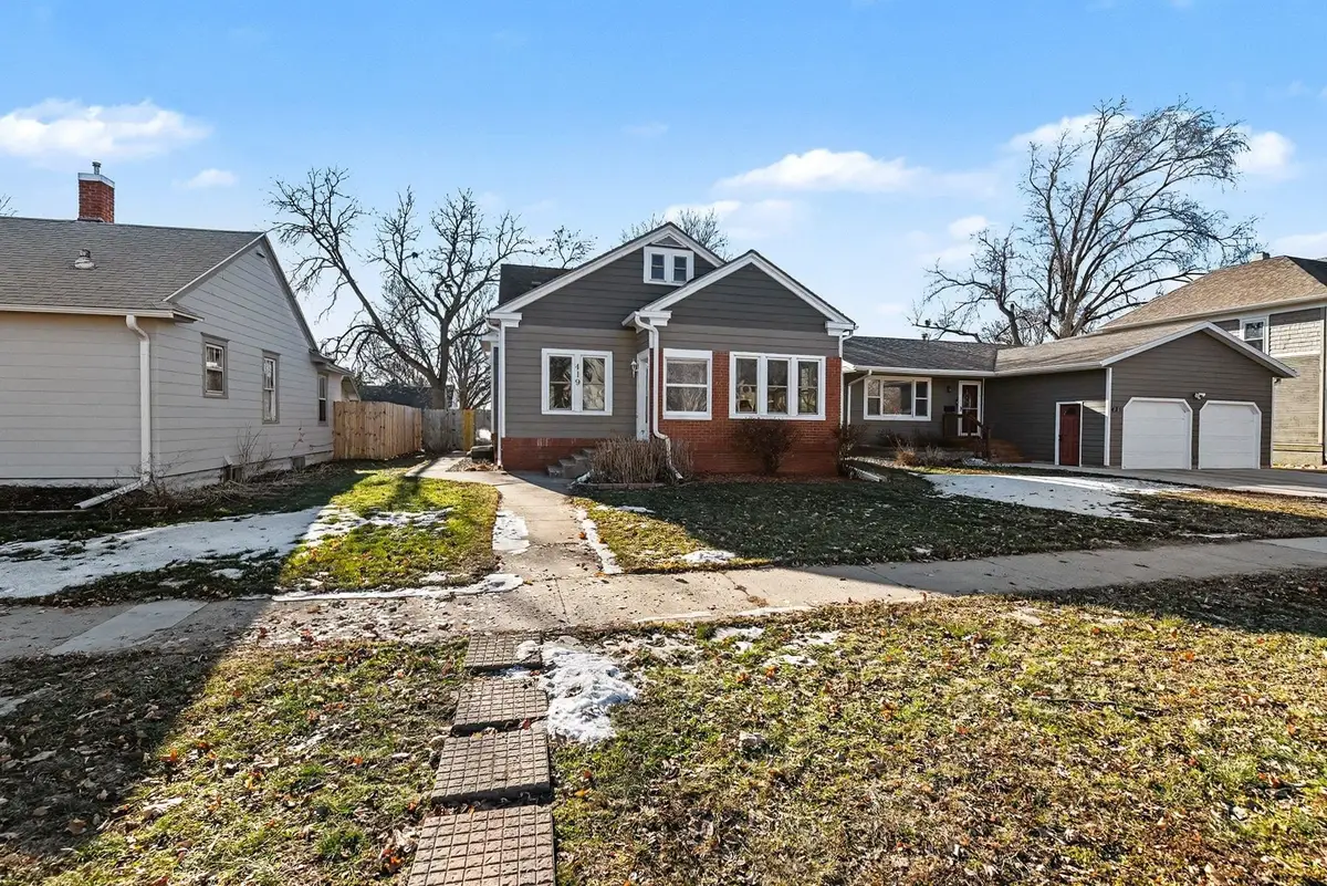 419 W Center St, Madison, SD 57042 - #1