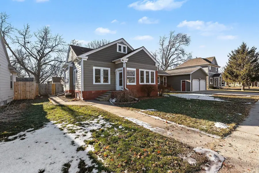 419 W Center St, Madison, SD 57042 - #2