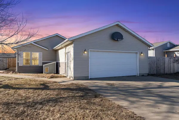 2513 N Sweet Grass Ave, Sioux Falls, SD 57107