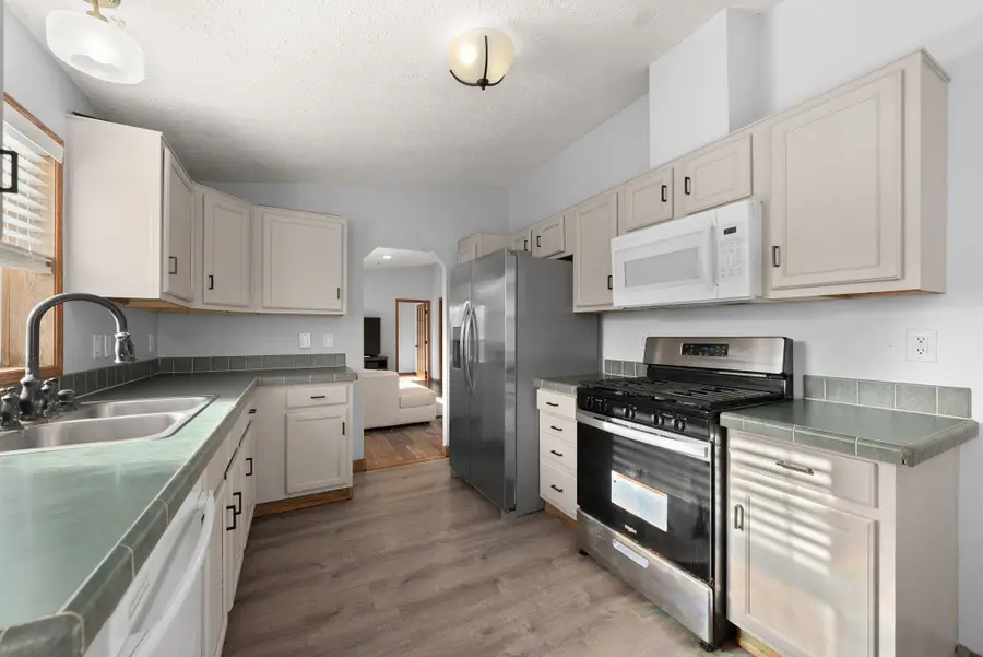 2513 N Sweet Grass Ave, Sioux Falls, SD 57107 - #2