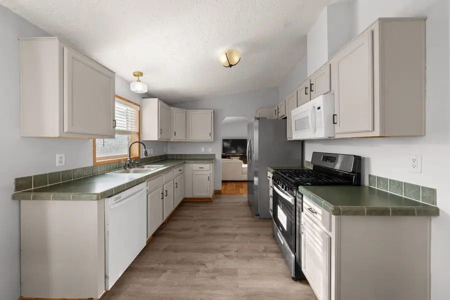 2513 N Sweet Grass Ave, Sioux Falls, SD 57107 - #3