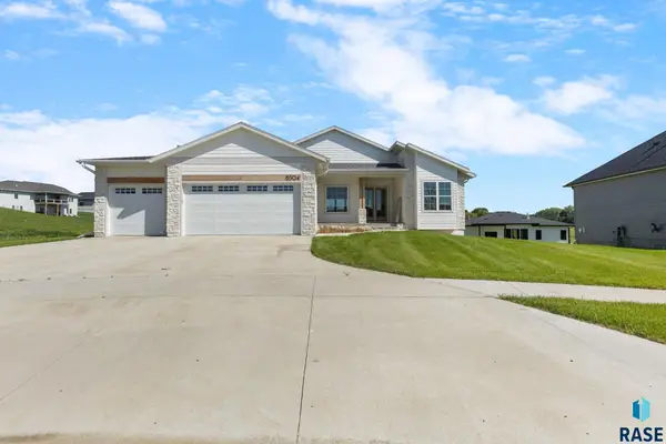 8304 Sheridan Cir, Sioux Falls, SD 57110