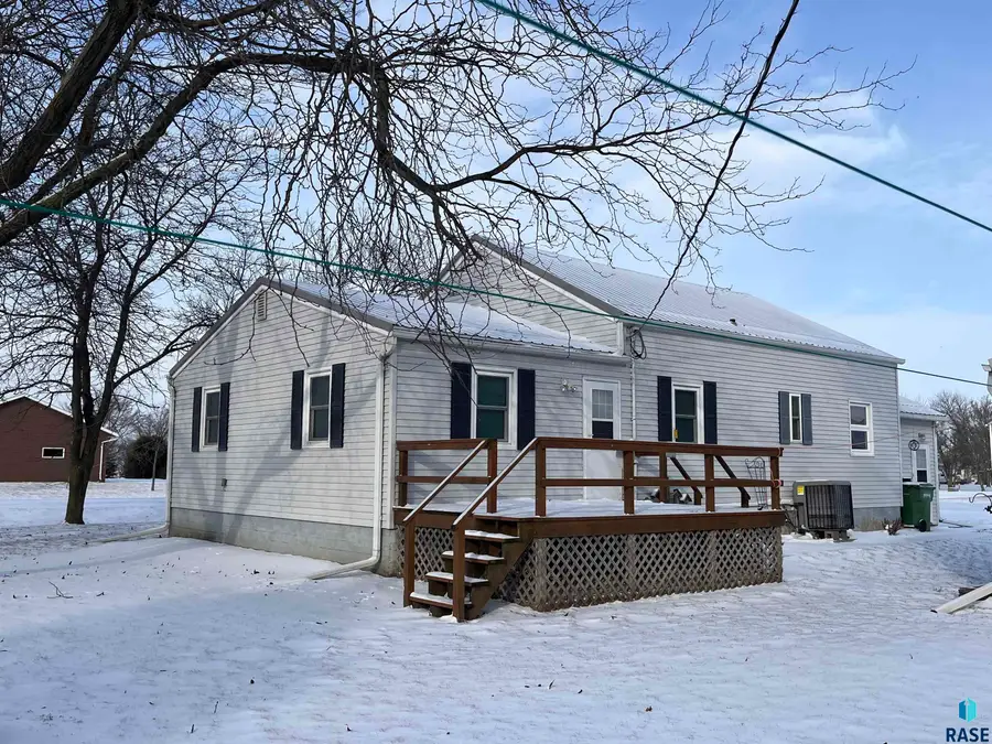 225 W Henry St, Freeman, SD 57029 - #3