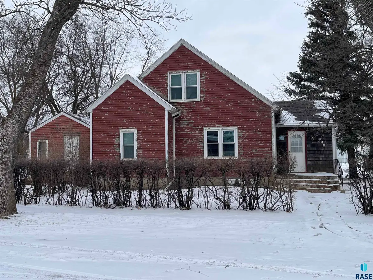 208 W Henry St, Freeman, SD 57029 - #1