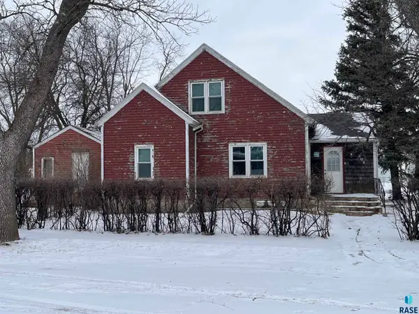 208 W Henry St, Freeman, SD 57029