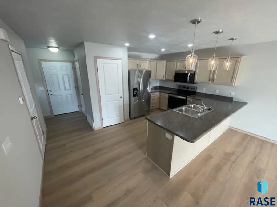 9609 W Tunis Dr, Sioux Falls, SD 57106 - #2