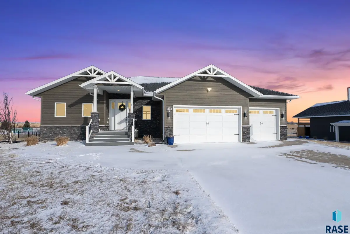 125 Caleb Ct, Parker, SD 57053 - #1