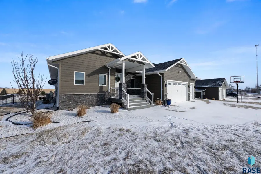 125 Caleb Ct, Parker, SD 57053 - #2