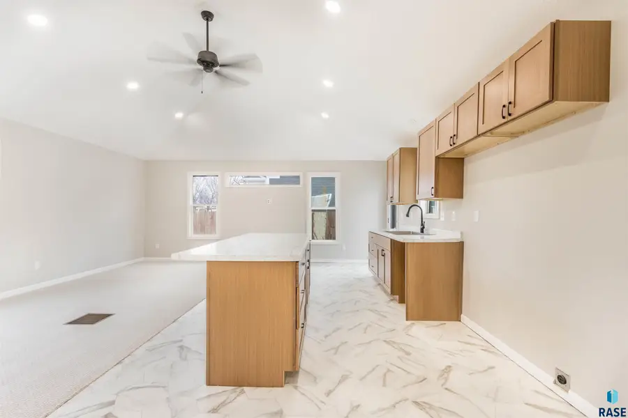 505 W Cedar St, Beresford, SD 57004 - #3