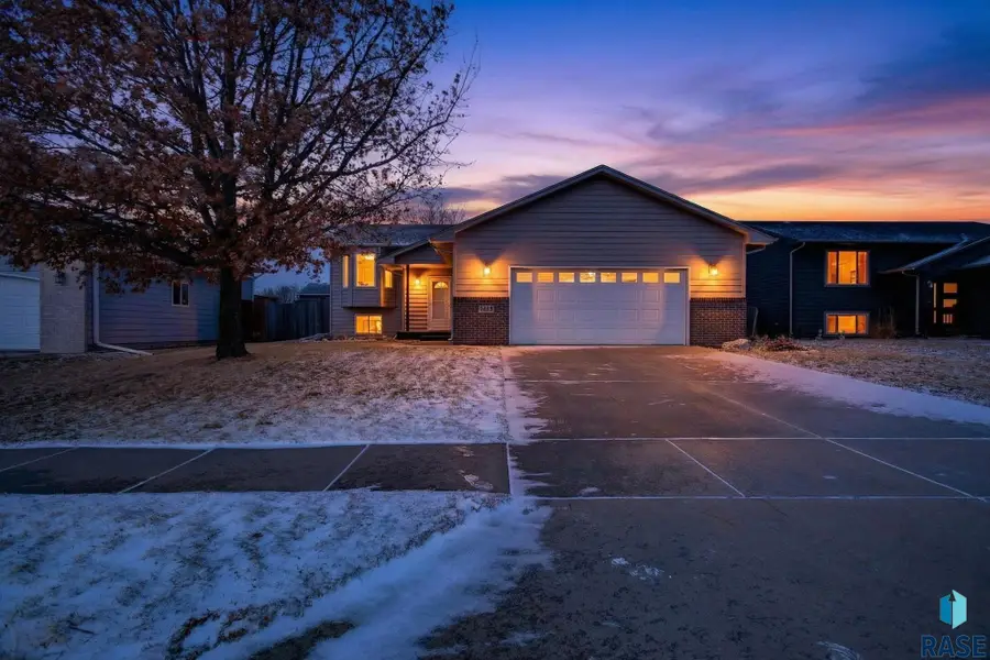 5301 S Mandy Ave, Sioux Falls, SD 57106 - #2